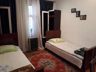 Проживание в семье Old Town Guest House Баку Двухместный номер с 2 отдельными кроватями и душем-8