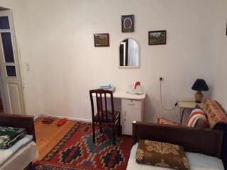 Проживание в семье Old Town Guest House Баку Двухместный номер с 2 отдельными кроватями и душем-9