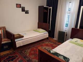 Проживание в семье Old Town Guest House Баку Двухместный номер с 2 отдельными кроватями и душем-10